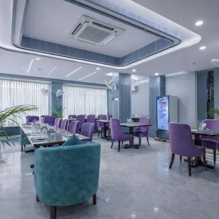 Hotel Urban Royale - IGI Airport Delhi Отели рядом с достопримечательностью «Университет Джавахарлала Неру»