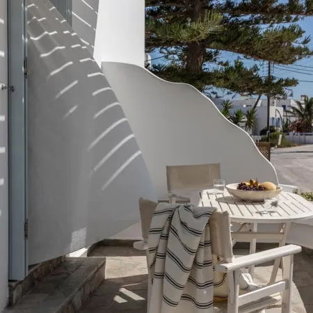 Om Living Milos