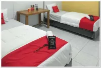 RedDoorz @ Simpang Pos Medan Hotel di Biru-Biru