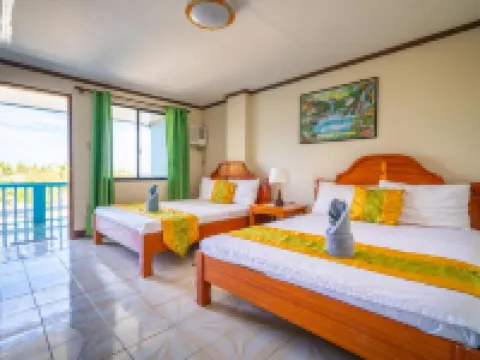 บลูคอรัลส์ บีชรีสอร์ท โรงแรมในดาอันบันตายัน