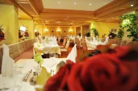 Thermal-Badhotel Kirchler Hotels in Madseit