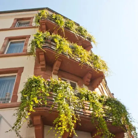 Hôtel le Grillon Отели рядом с достопримечательностью «Музей модернистского и современного искусства»