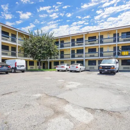 La Quinta Inn by Wyndham Costa Mesa / Newport Beach