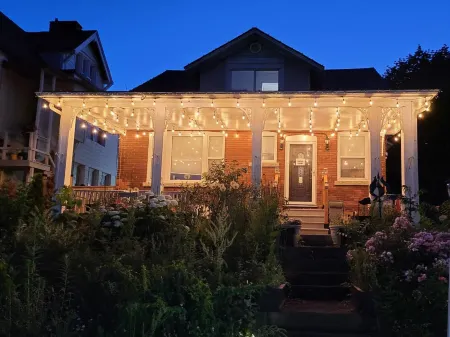 Serene Niagara Inn Отели рядом с достопримечательностью «Journey Behind the Falls»