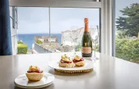 Carbis Bay and Spa Hotel - Bar