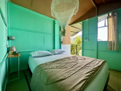 Phi Phi Seaside Bungalow Отели в г. 