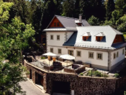 麗斯拉住宅 班斯卡－什佳夫尼察酒店