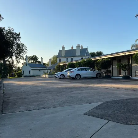 Airlie House Motor Inn