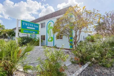 Twins Inn & Apartments Các khách sạn ở Treasure Island