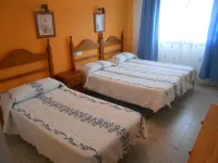 Hostal Avenida Hôtels à : Candeleda