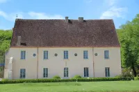 Abbaye de Reigny Hôtels à : Saint-Cyr-les-Colons
