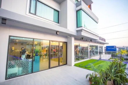 The Cheewin Hotel and Convention Отели в г. Чам Пхэ