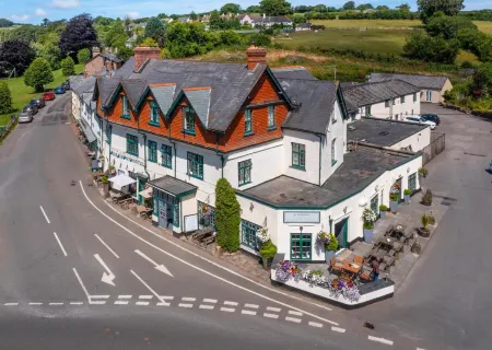 The Crown Hotel Отели в г. Туитчен