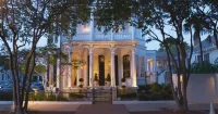 Melrose Mansion Hotels near Gatto Park