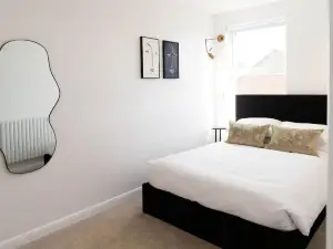 Boutique Central Margate Apt. - Edge of Old Town!