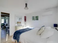 Stylish Grass Lake Retreat - Steps to Park! Hotels in Jackson County