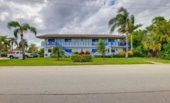 Upscale Condo - 2 Blocks to Riviera Beach!