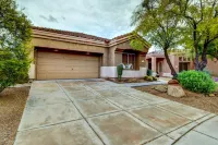 Luxe Couples Retreat w/ Pool & Outdoor Kitchen! Hotele w: Desert View