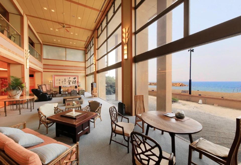 호텔 객실 내부의 아늑한 모습 이미지