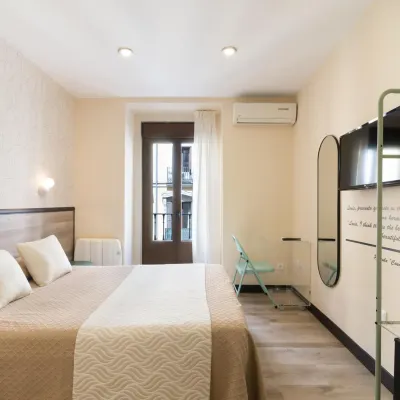 Hostal Art Madrid Hôtels à proximité de : Gran Vía de Madrid