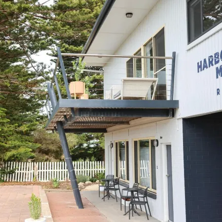 Harbour View Motel Отели в г. Роб