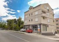 Sea Point II Apart Hotel Tivat