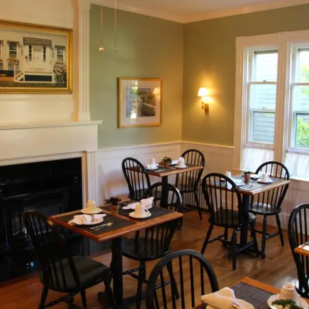 Brass Lantern Inn