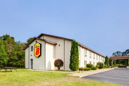 Super 8 by Wyndham Grayling Отели в г. Грейлинг