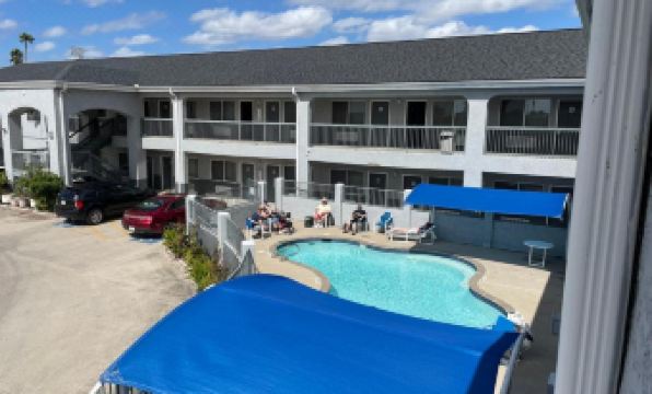 Texas Inn La Feria - Housity