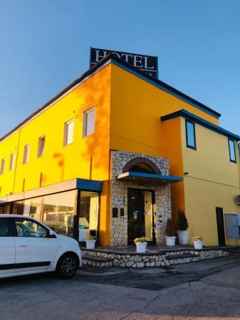 Hotel Villabella Отели в г. Соаве