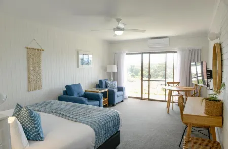 Mollymook Seascape Motel and Apartments Отели в г. Моллимук