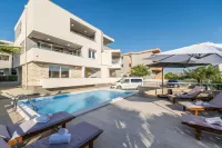 Apartments & Rooms Danivan Pool Villas B - Pools