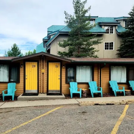 Rundle Mountain Lodge