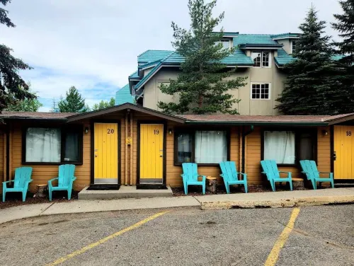 Rundle Mountain Lodge - Pet Friendly
