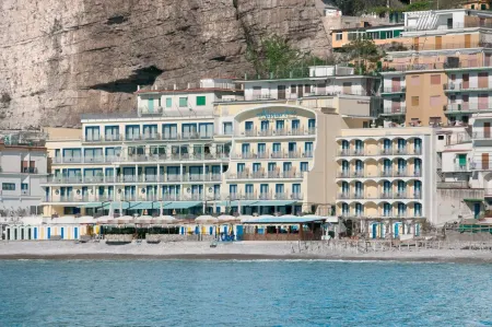Alimuri Bay Resort