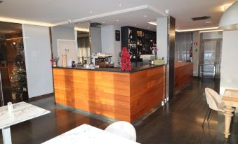 One Hotel & Restaurant