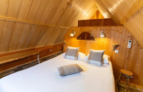 託奈比斯火山小屋酒店