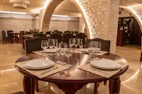 Giowine Hotel & Restaurant