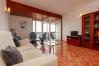 B22 - Rising Sun 2 Bed Flat Hotels in São Sebastião