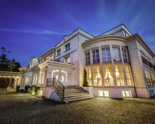 Hotel Lubicz فنادق في أوستكا