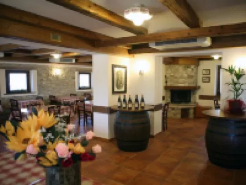 拉羅斯塔農家樂 切維尼亞諾－德爾弗留利酒店