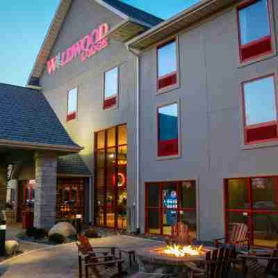 Wildwood Lodge & Suites Hotel Exterior