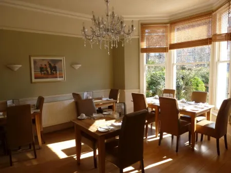 Arden House Отели рядом с достопримечательностью «Bils & Rye»