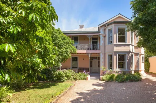 Medindi Manor Hotels in Rondebosch