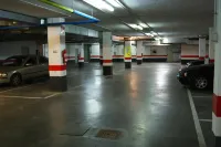 Hotel Yit Ciudad de Zaragoza - Parkplatz