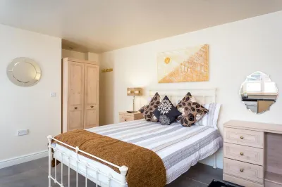 Stratford Studios Hotels in Old Stratford and Drayton