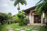 Baan Pinya Chic Three Bedroom Pool Villa Hotels in 