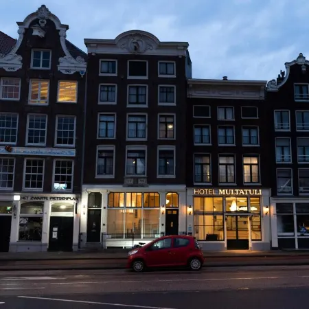 Multatuli Hotel Отели рядом с достопримечательностью «Музей Мультатули»