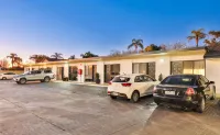 Boulevard Motor Inn - parking