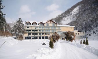 Apricot Aghveran Resort